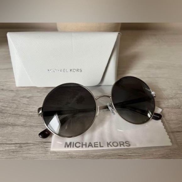 Brand New Michael Kors Women’s sunglasses - Picture 6 of 7